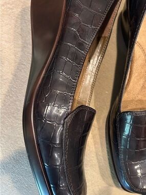 AEROSOLES Croc-Embossed Loafers in BLACK